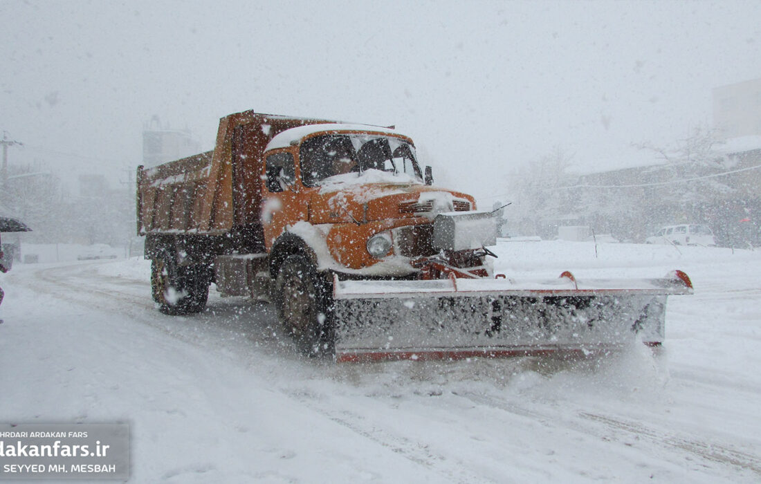 برف‌روبی معابر شهری اردکان – زمستان ۱۴۰۱