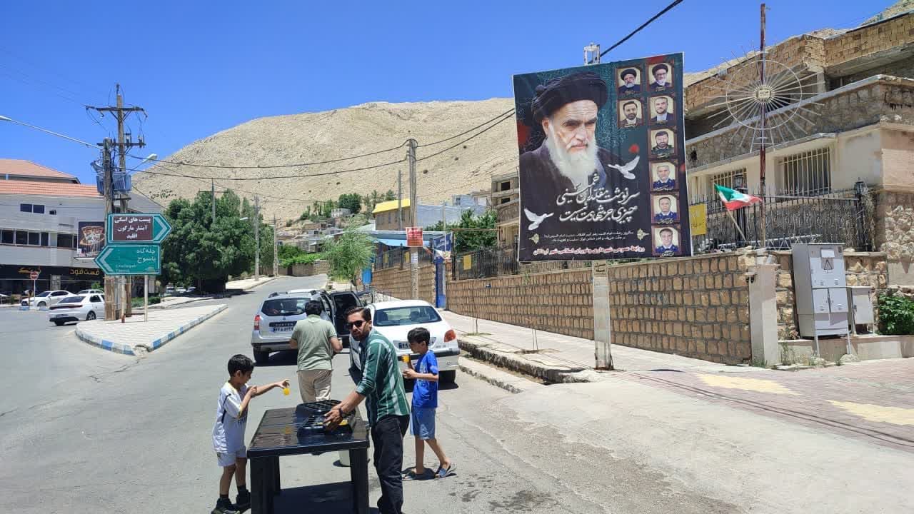 برپایی ایستگاه صلواتی در شهر اردکان به مناسبت سالروز ارتحال امام خمینی (ره)