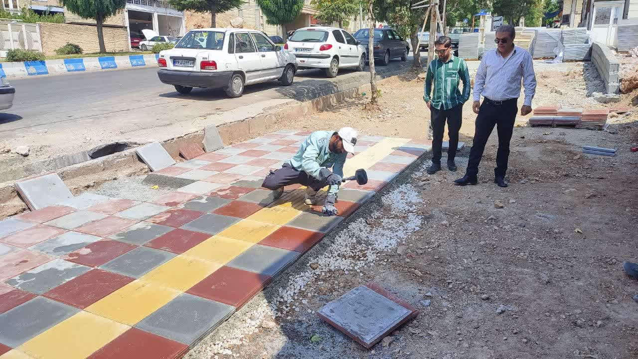 ادامه عملیات اجرایی موزائیک فرش بلوار جهاد