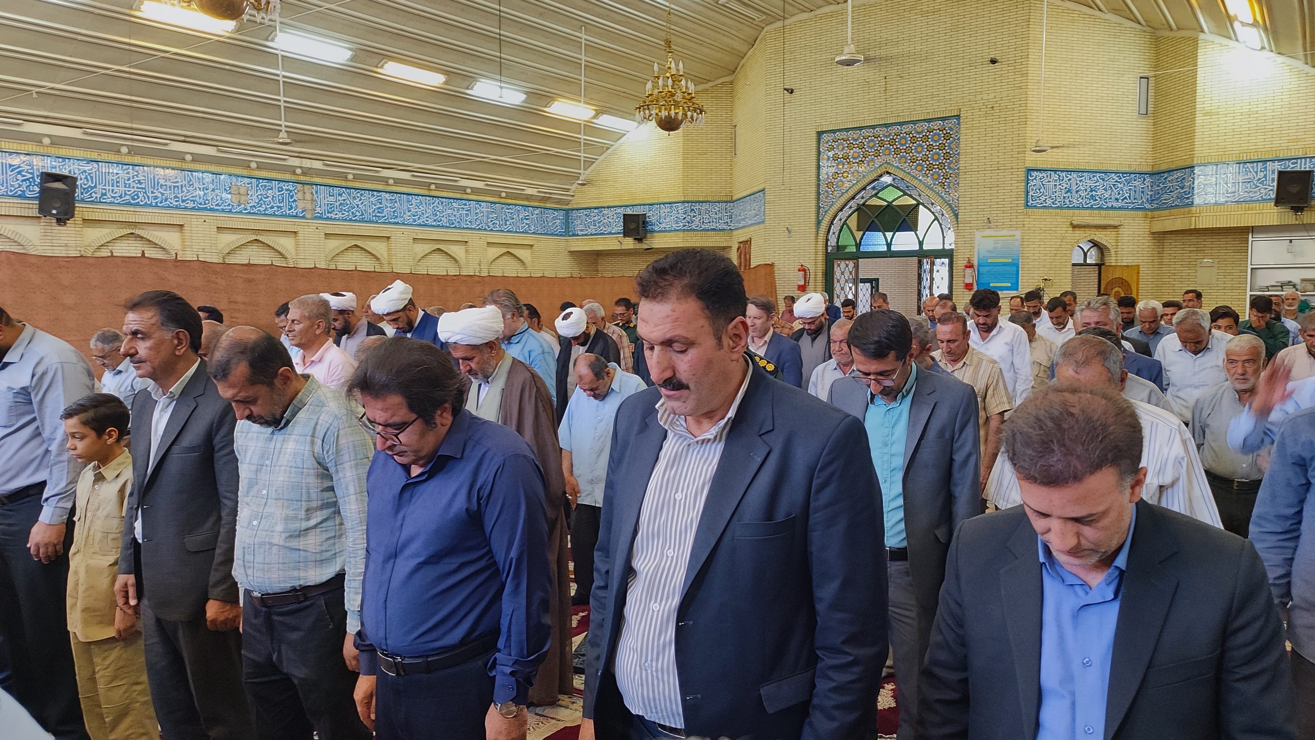 حضور دکتر رهنما شهردار و اعضای شورای اسلامی شهر اردکان در آیین نماز جمعه شهرستان سپیدان بمناسبت هفته دولت.