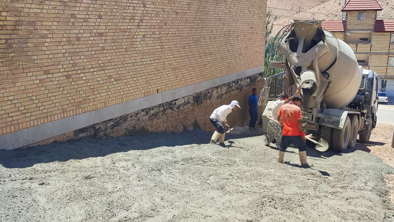 اجرای عملیات بتون ریزی در کمربندی شمال