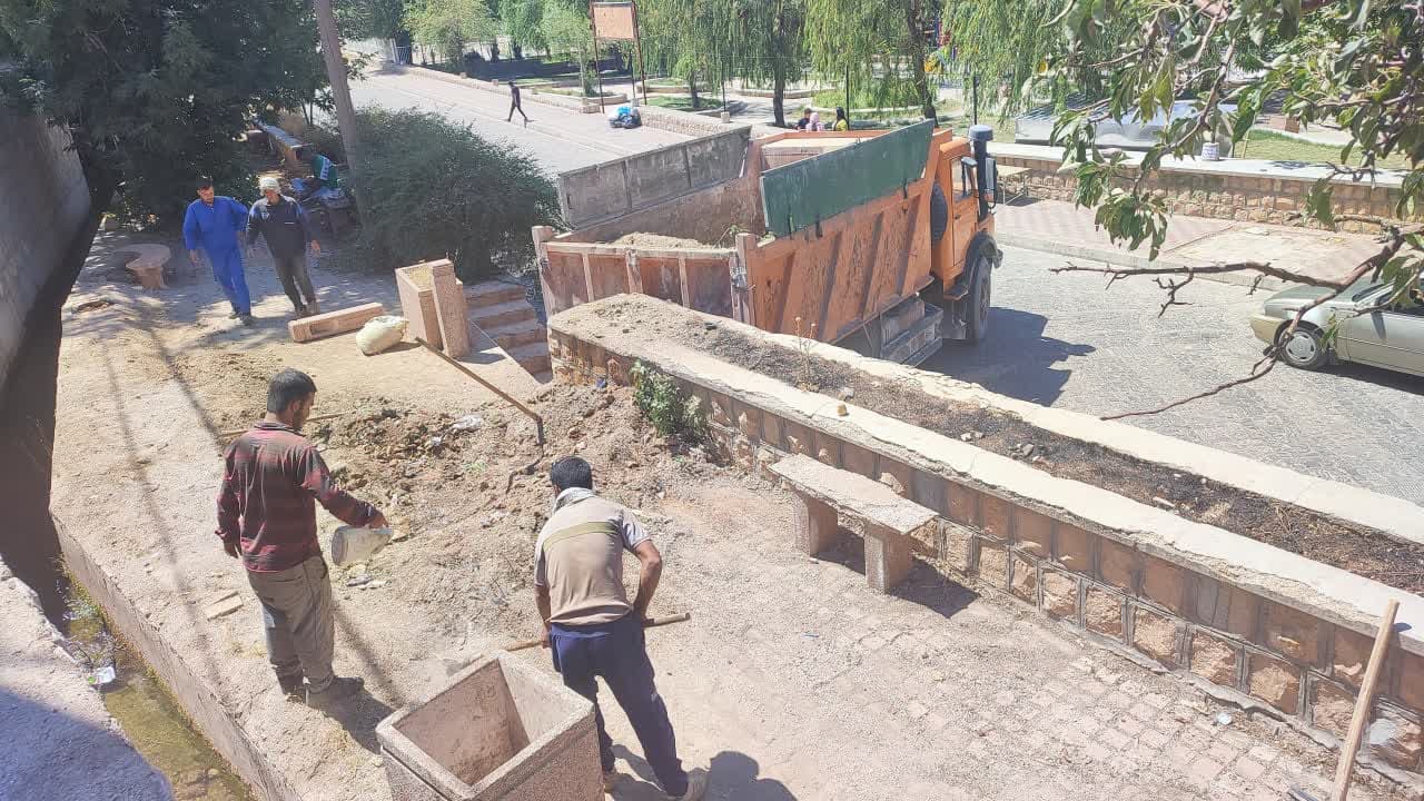 جمع آوری پسماند حاصل از لایروبی جدول آب کشاورزی