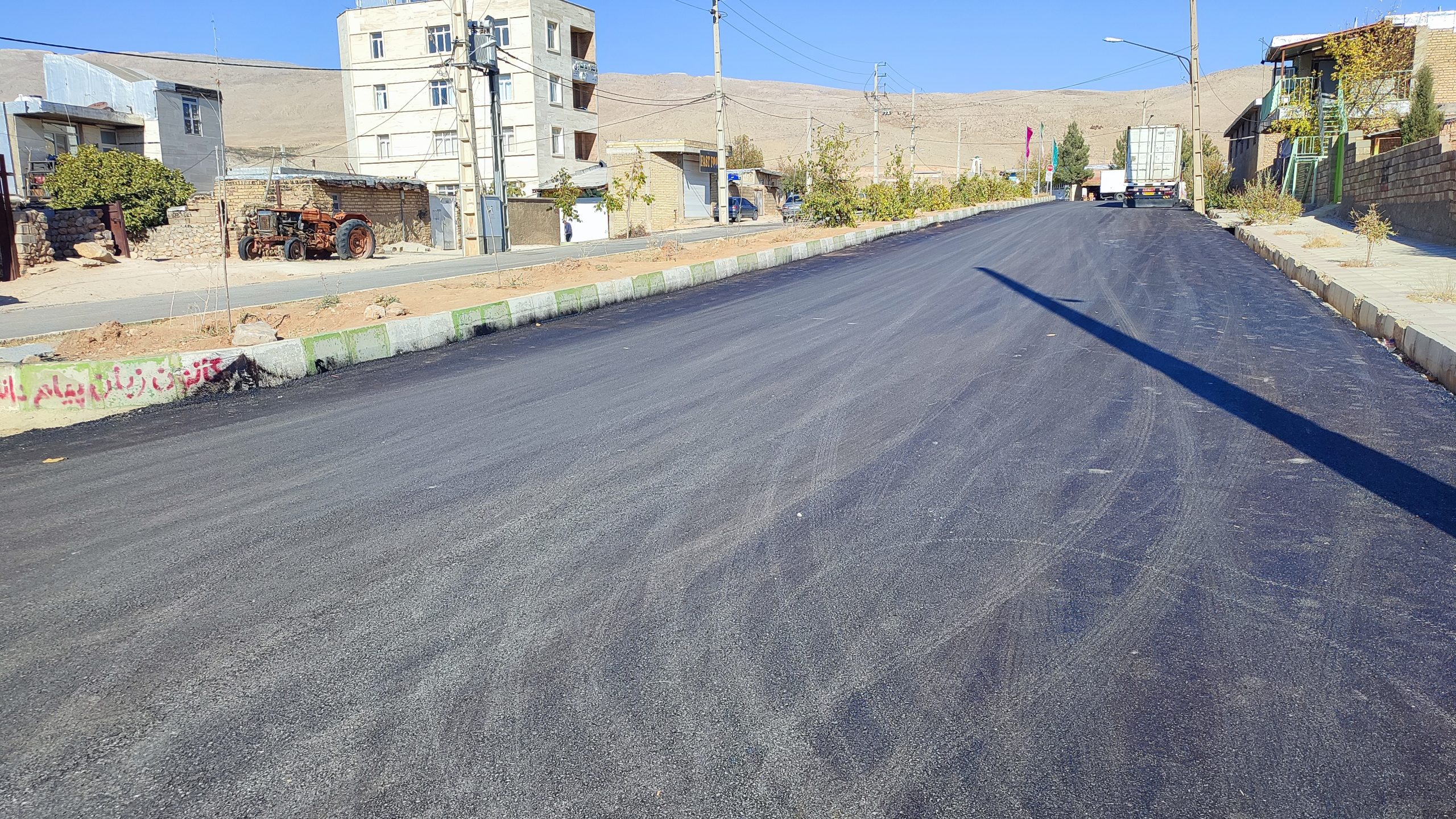 روکش آسفالت خیابان شهید ماندنی در شهرک شهدا
