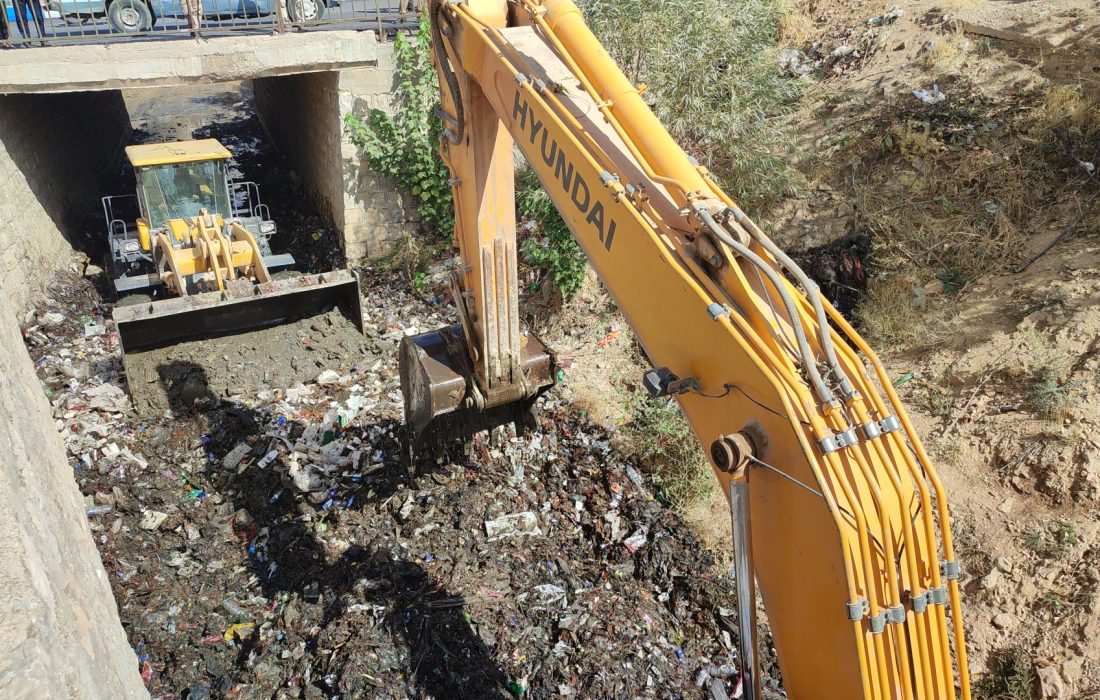 لایروبی و پاکسازی بخش دیگری از رودخانه ساحلی اردکان