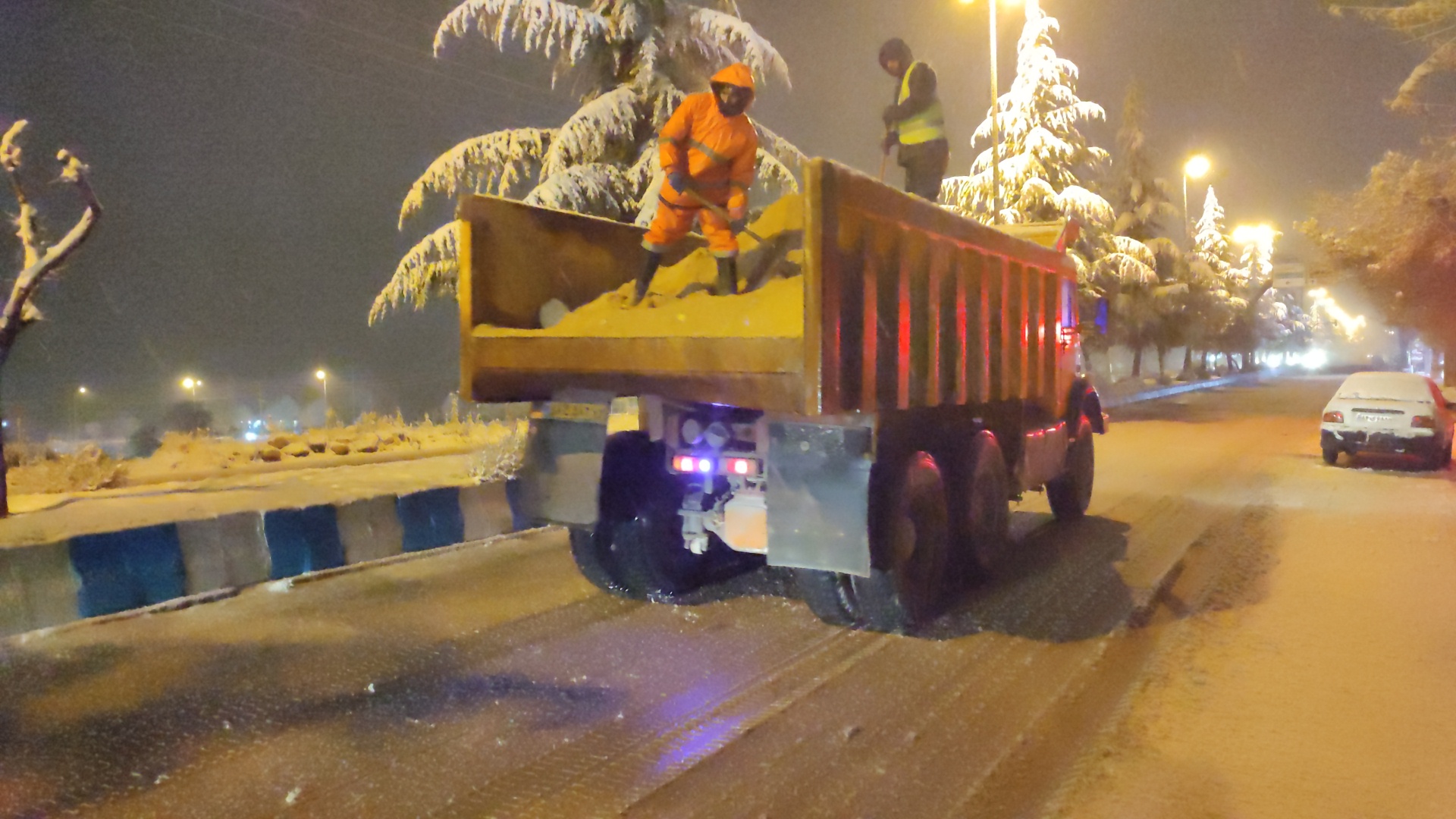 تشکر از تلاشهای اکیپ های برف روبی حوزه شهری اردکان